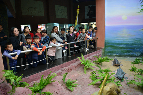 我馆组织听障儿童参观恐龙博物馆
