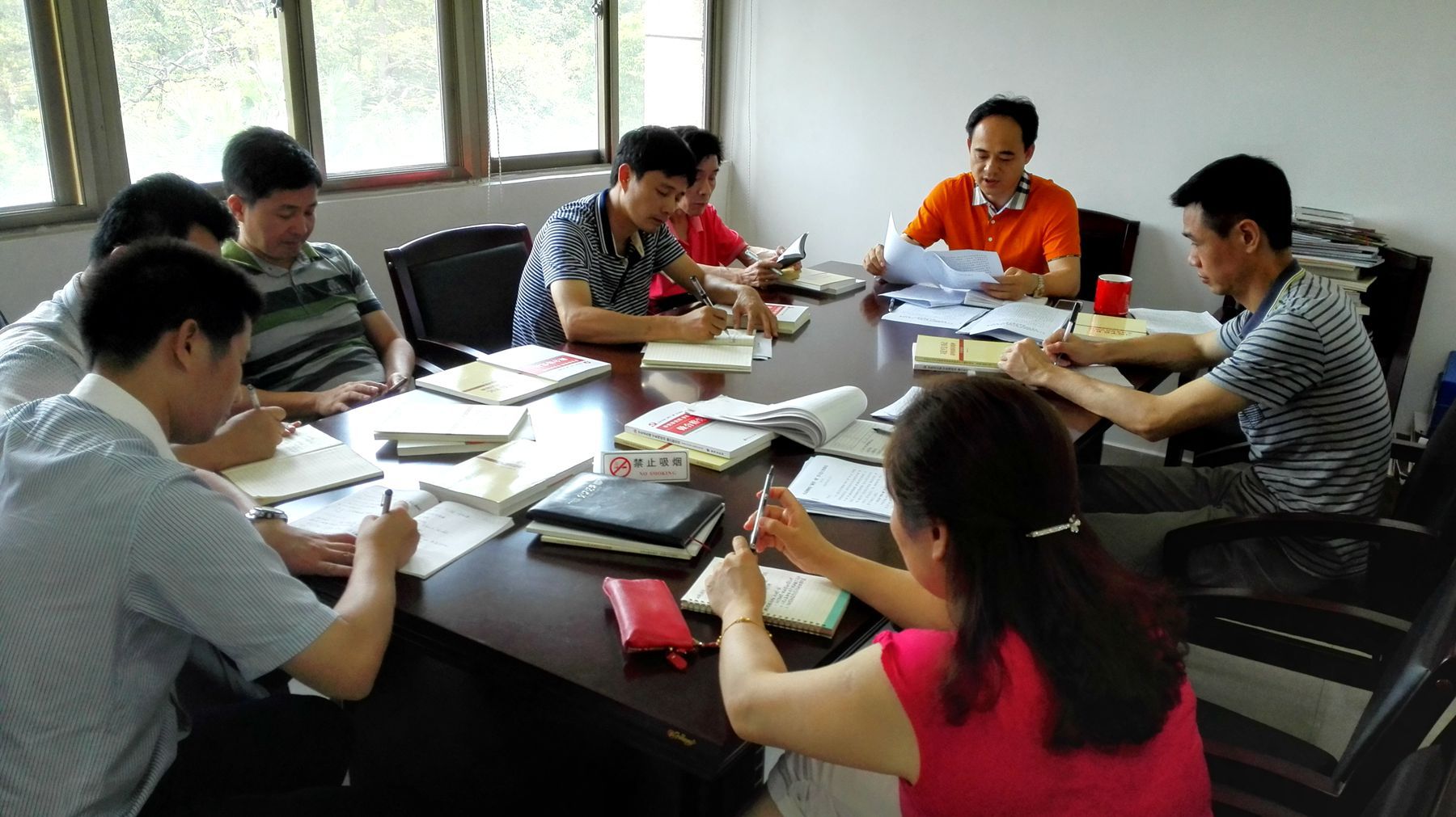 市博物馆召开“两学一做”学习会