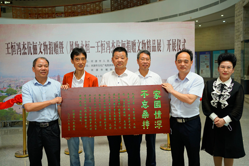 我市乡贤向市博物馆捐赠文物及文献资料1002件