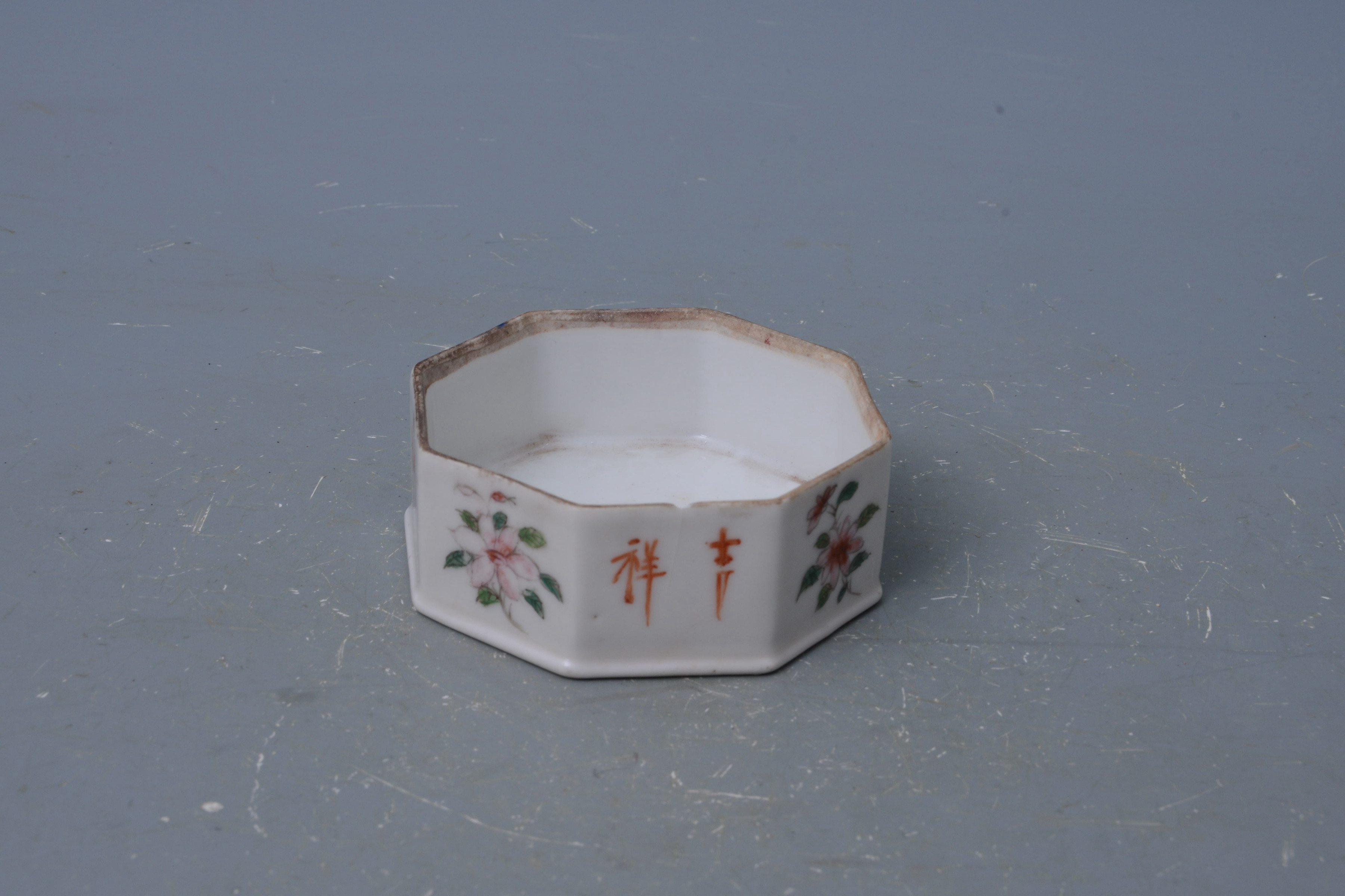 清粉彩花卉纹八角瓷盒