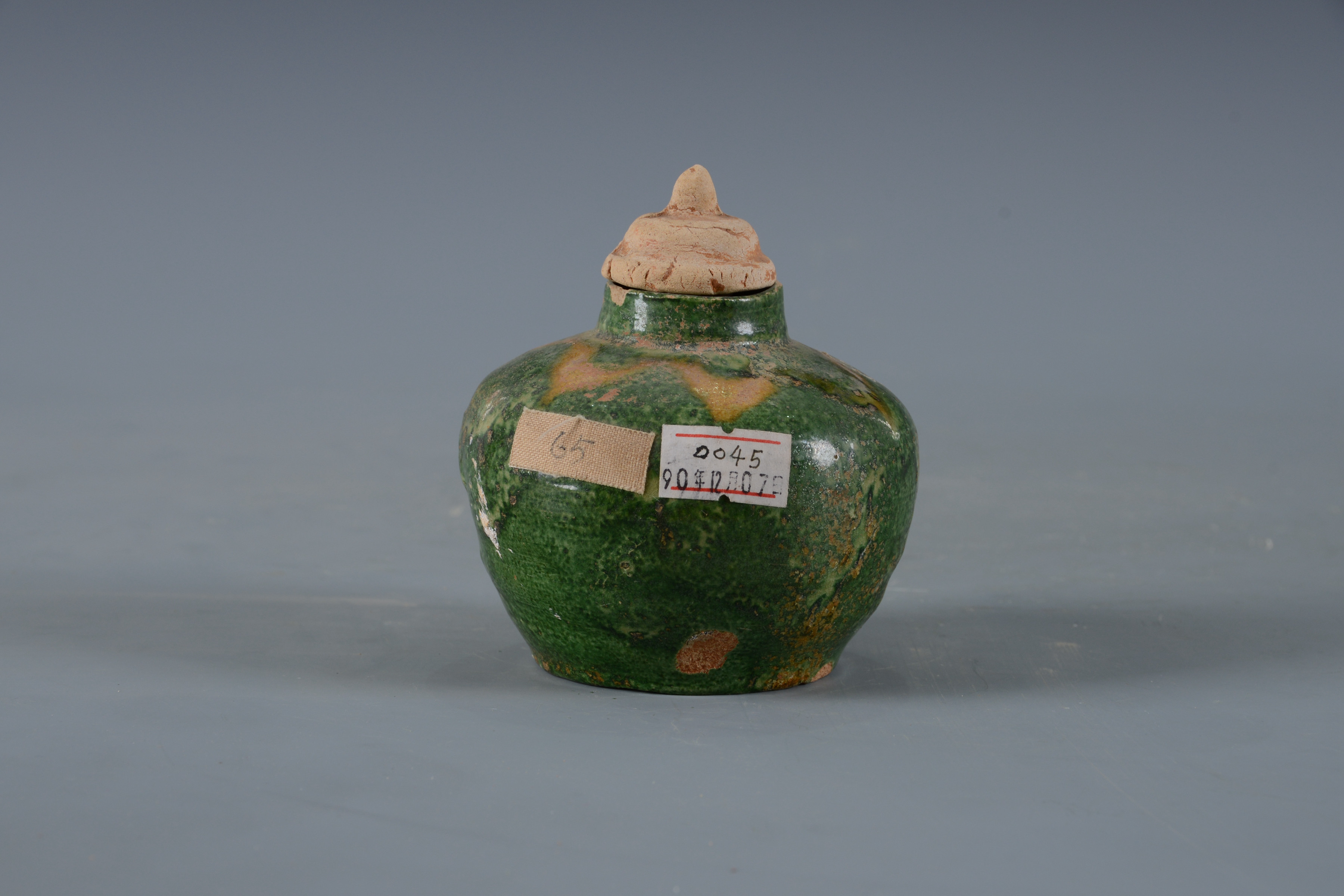 明素三彩花卉纹陶罐（带盖）