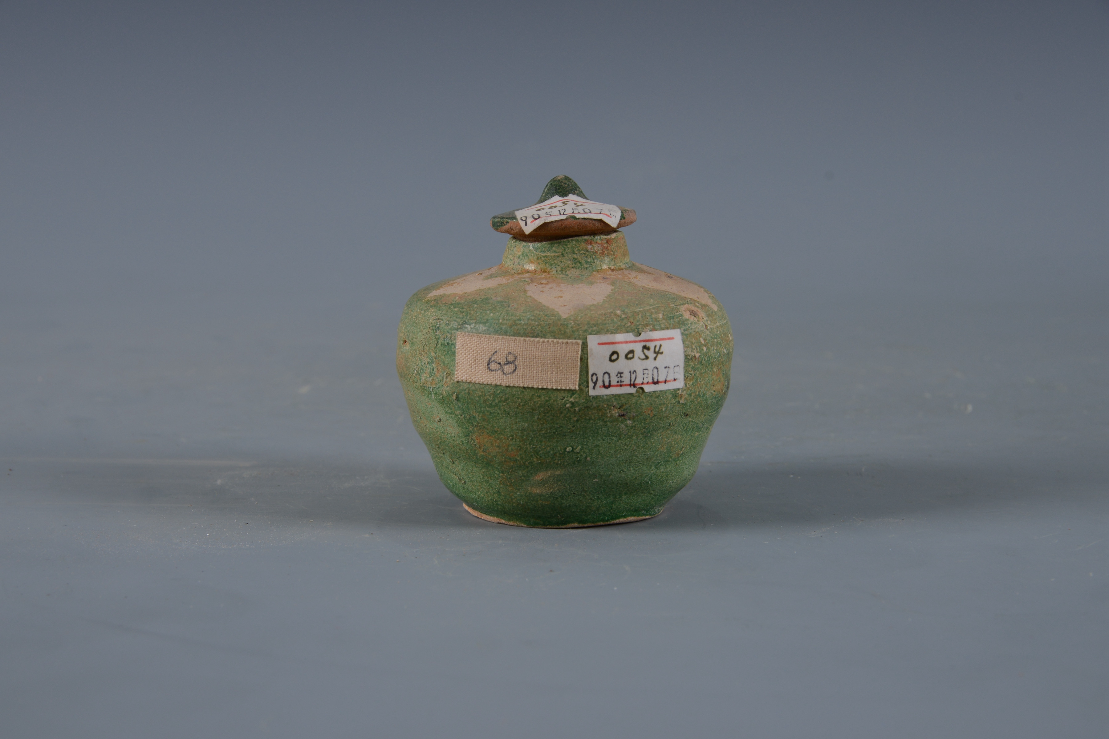 明素三彩花卉纹陶罐（带盖）