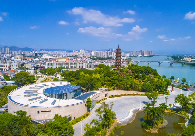 关于2025年清明假期正常开放的通告