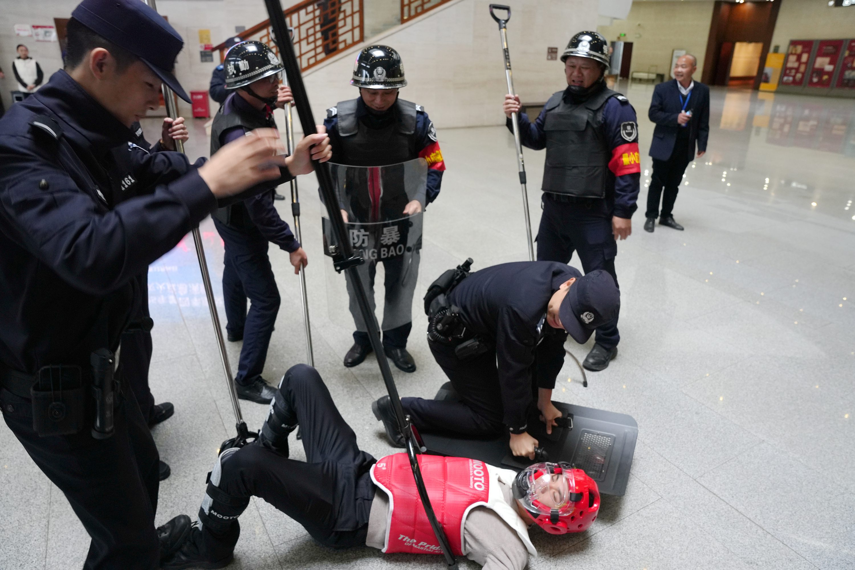 1767772984865651.jpg 防暴.JPG